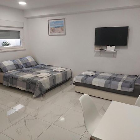Apartmani Anastasia With Pool, Новаля Екстер'єр фото